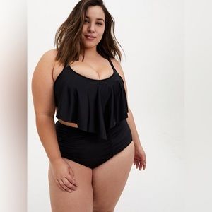 Torrid wire V flounce bikini top size 4